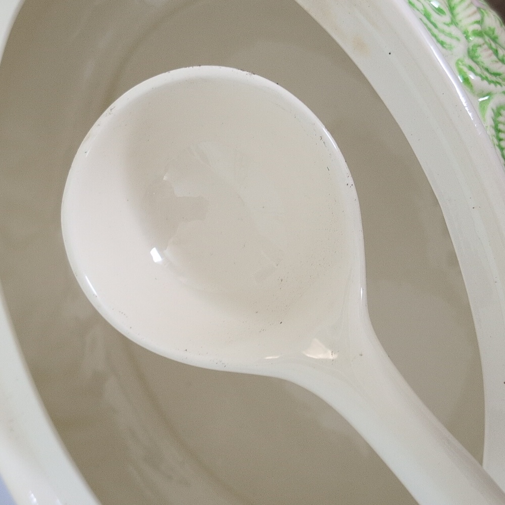 Vintage Soup Tureen With Ladle Berry And Leaf Motif - Picture 7 of 16